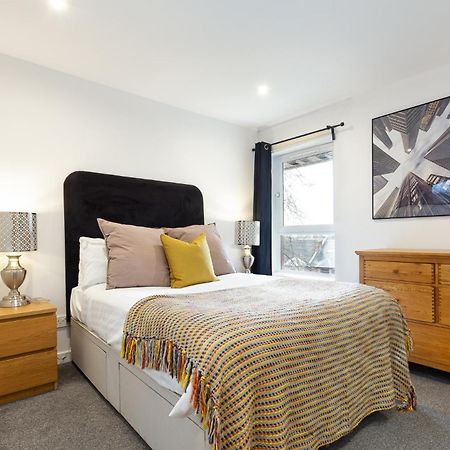 Modern 2 Bed Broompark/Central Apt. With Parking グラスゴー エクステリア 写真