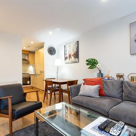 Modern 2 Bed Broompark/Central Apt. With Parking グラスゴー エクステリア 写真