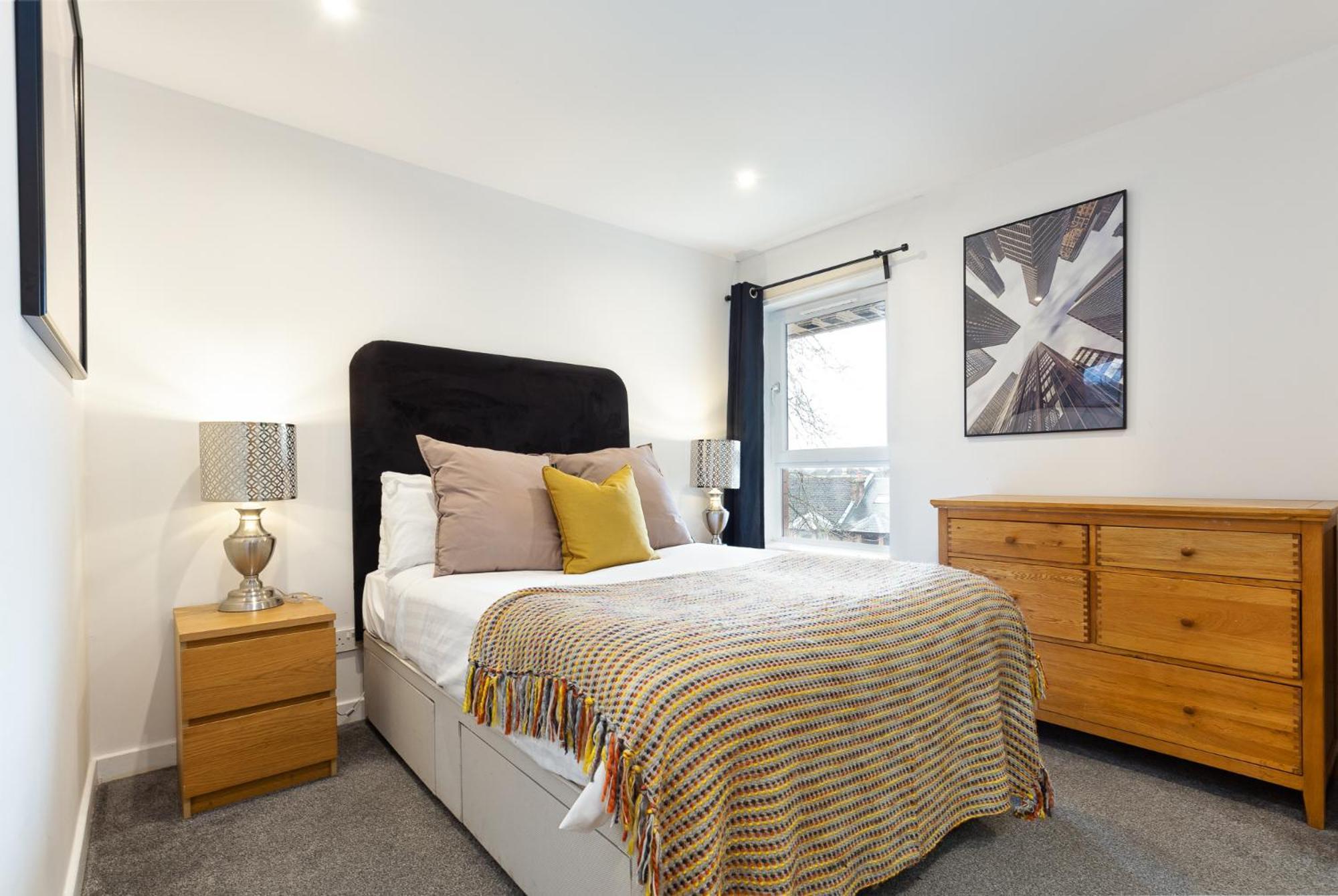 Modern 2 Bed Broompark/Central Apt. With Parking グラスゴー エクステリア 写真